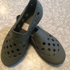 Van’s slip on TRK olive green